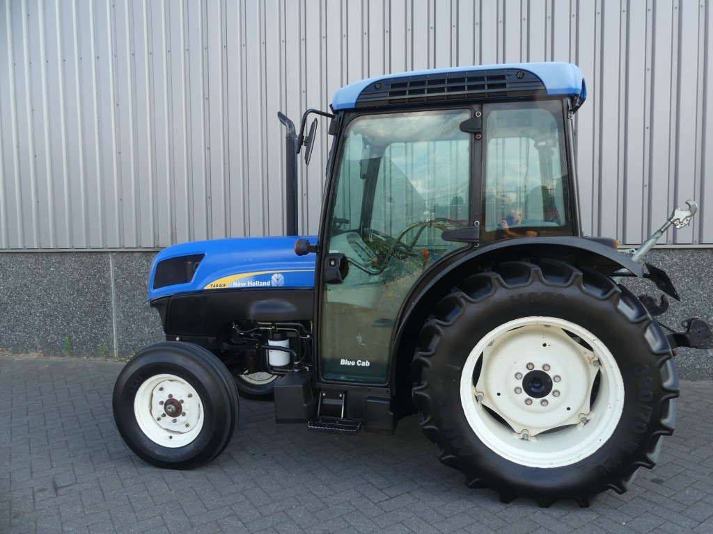NEW HOLLAND T4040F - Μικρό τρακτέρ: φωτογραφία 2 NEW HOLLAND T4040F - Μικρό τρακτέρ: φωτογραφία 2