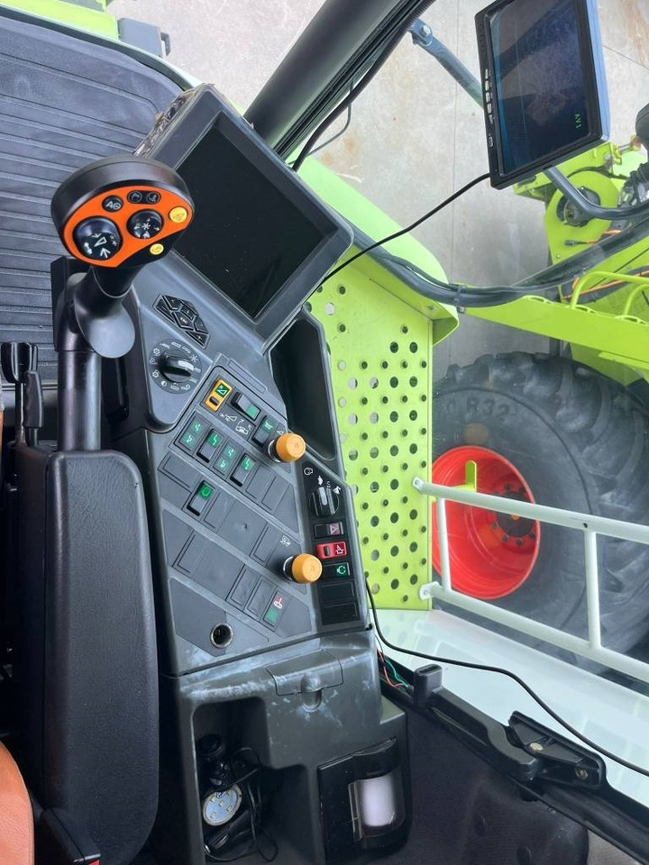 Claas Lexion 560 TT  - Θεριζοαλωνιστική μηχανή: φωτογραφία 2 Claas Lexion 560 TT  - Θεριζοαλωνιστική μηχανή: φωτογραφία 2
