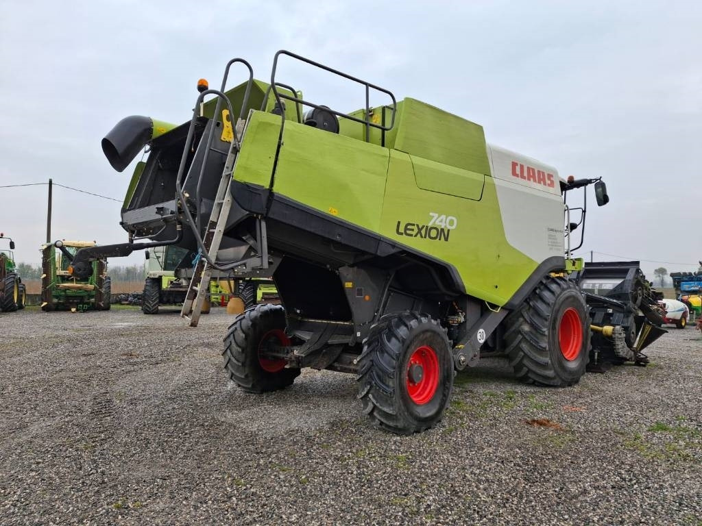 Θεριζοαλωνιστική μηχανή Claas Lexion 740: φωτογραφία 16