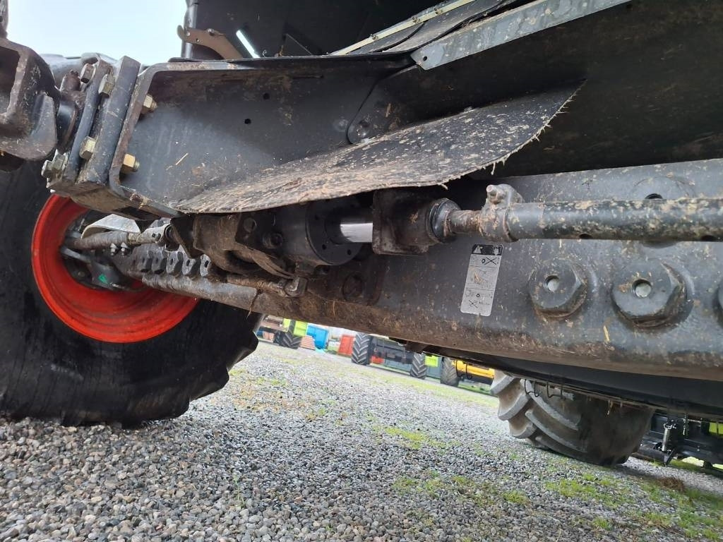 Θεριζοαλωνιστική μηχανή Claas Lexion 740: φωτογραφία 8