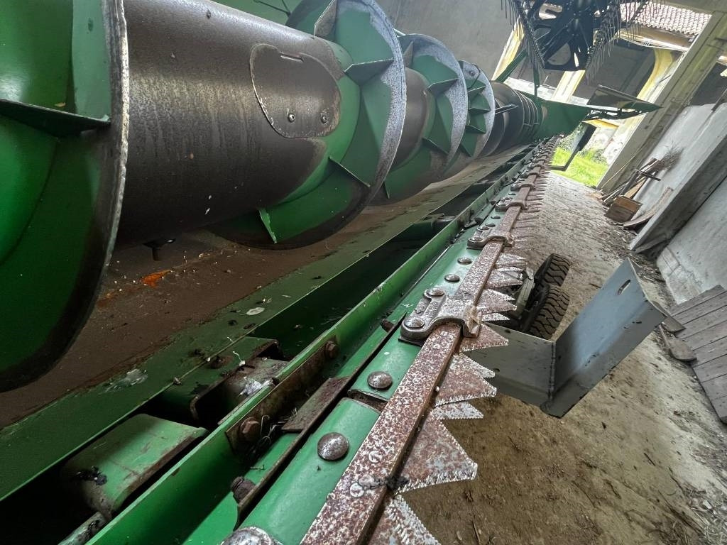 Θεριζοαλωνιστική μηχανή John Deere S 670 i RISO: φωτογραφία 13