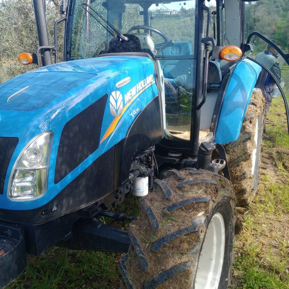 New Holland T 4.55 - Τρακτέρ: φωτογραφία 5 New Holland T 4.55 - Τρακτέρ: φωτογραφία 5