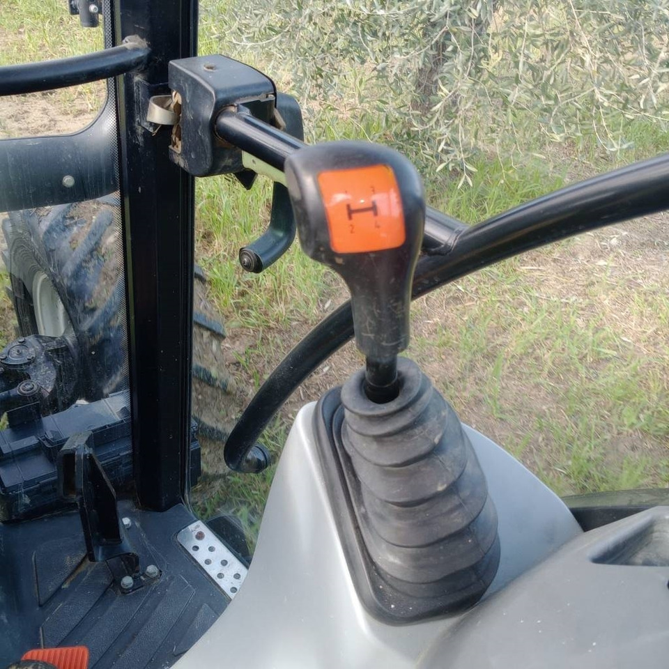 New Holland T 4.55 - Τρακτέρ: φωτογραφία 4 New Holland T 4.55 - Τρακτέρ: φωτογραφία 4
