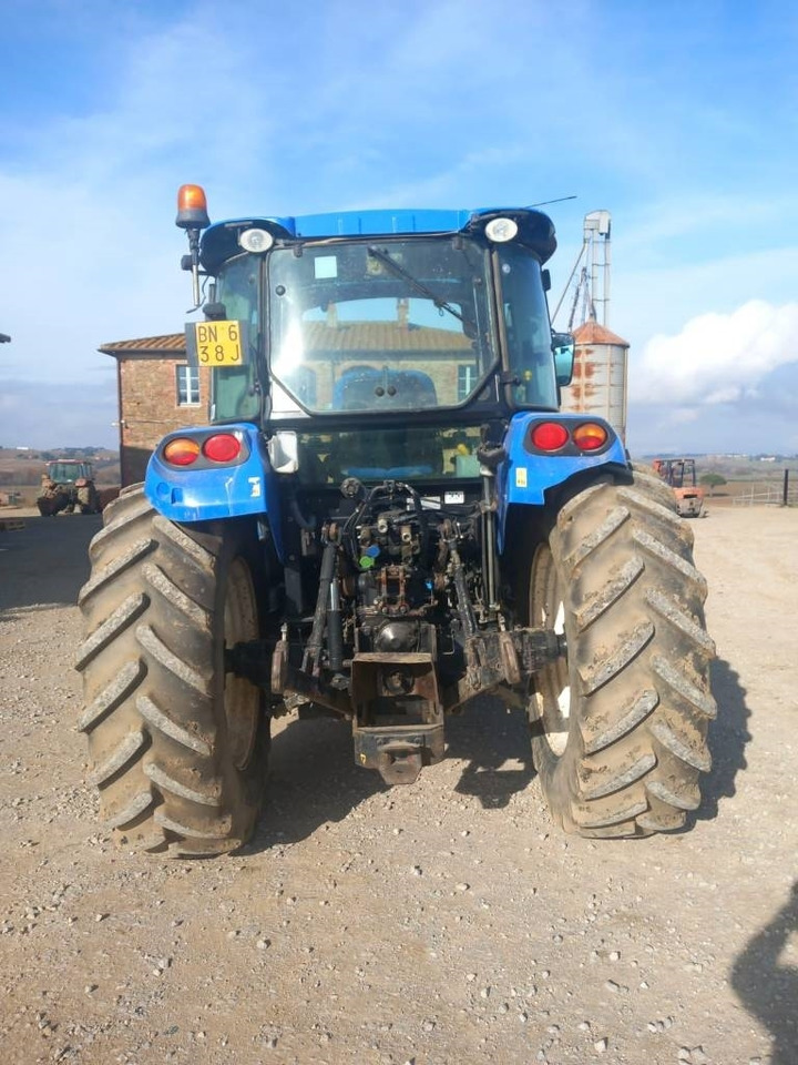 New Holland T 4.85 - Τρακτέρ: φωτογραφία 4 New Holland T 4.85 - Τρακτέρ: φωτογραφία 4