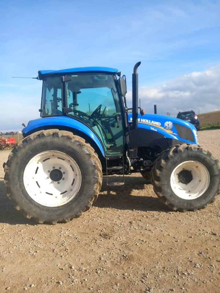 New Holland T 4.85 - Τρακτέρ: φωτογραφία 1 New Holland T 4.85 - Τρακτέρ: φωτογραφία 1
