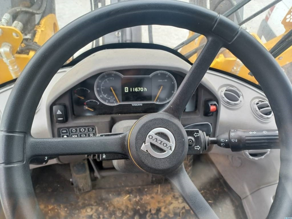 Ελαστιχοφόρος φορτωτής Volvo L 70 H: φωτογραφία 10