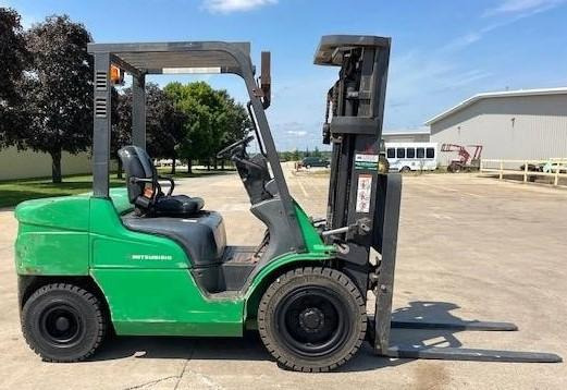 Mitsubishi Chariot élévateur diesel FD30N fenwick - Πετρελαιοκίνητο περονοφόρο: φωτογραφία 2 Mitsubishi Chariot élévateur diesel FD30N fenwick - Πετρελαιοκίνητο περονοφόρο: φωτογραφία 2