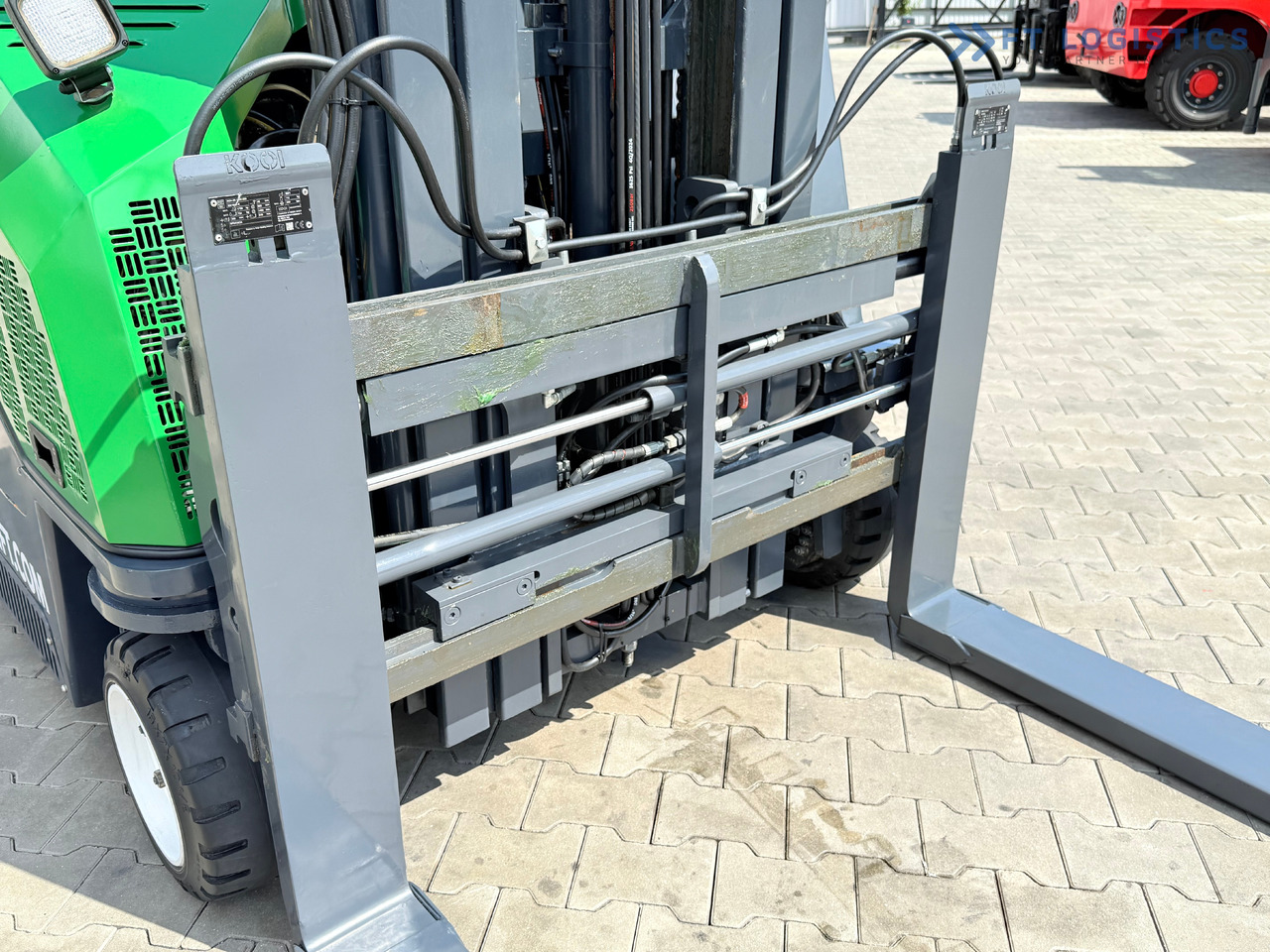 COMBILIFT CB2500 / DIESEL / EXTENDABLE FORKS / TRIPLEX / 5500MM / FREE LIFT / SIDE SHIFT / FORK POSITIONER / LIKE NEW - 4-κίνητα ανυψωτικό στενών δρόμων: φωτογραφία 5 COMBILIFT CB2500 / DIESEL / EXTENDABLE FORKS / TRIPLEX / 5500MM / FREE LIFT / SIDE SHIFT / FORK POSITIONER / LIKE NEW - 4-κίνητα ανυψωτικό στενών δρόμων: φωτογραφία 5