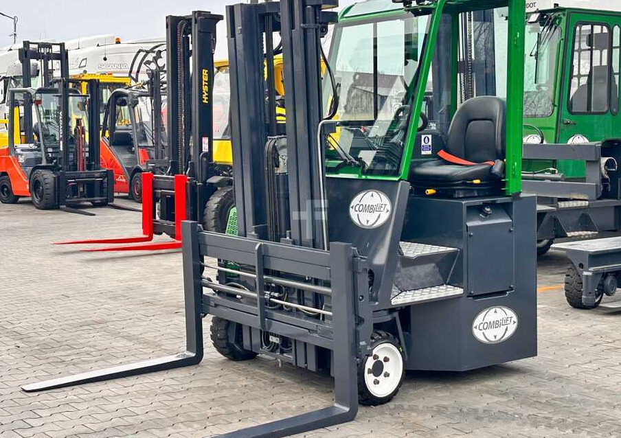 Combilift C2500CB / TRIPLEX / DIESEL / 4900MM / FREE LIFT / POSITIONER 1720MM / LIKE NEW - 4-κίνητα ανυψωτικό στενών δρόμων: φωτογραφία 1 Combilift C2500CB / TRIPLEX / DIESEL / 4900MM / FREE LIFT / POSITIONER 1720MM / LIKE NEW - 4-κίνητα ανυψωτικό στενών δρόμων: φωτογραφία 1