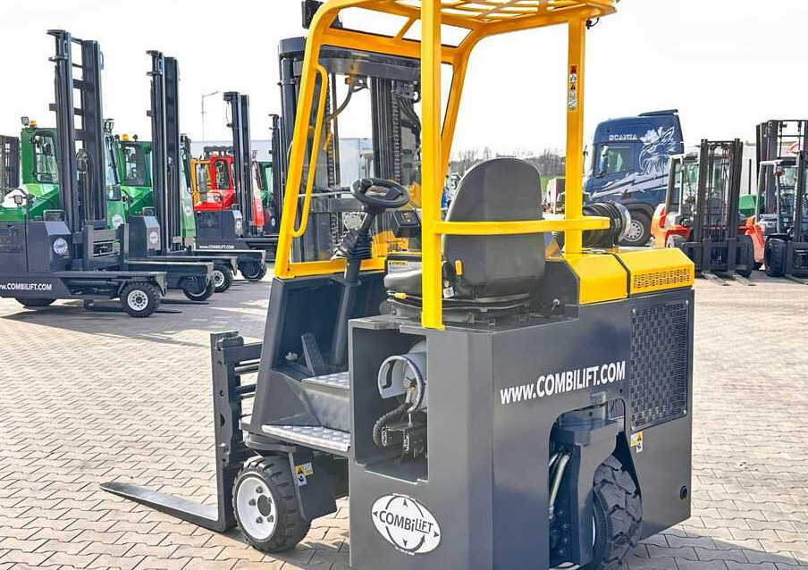 Combilift C3000CB / GAS / TRIPLEX / 4900MM / FREE LIFT / FORK POSITIONER / SIC3000CB / GAS / TRIPLEX / 4900MM / FREE LIFT / FORK POSITIONER / SIDE SHIFT / LIKE NEWDE SHIFT / LIKE NEW - 4-κίνητα ανυψωτικό στενών δρόμων: φωτογραφία 5 Combilift C3000CB / GAS / TRIPLEX / 4900MM / FREE LIFT / FORK POSITIONER / SIC3000CB / GAS / TRIPLEX / 4900MM / FREE LIFT / FORK POSITIONER / SIDE SHIFT / LIKE NEWDE SHIFT / LIKE NEW - 4-κίνητα ανυψωτικό στενών δρόμων: φωτογραφία 5