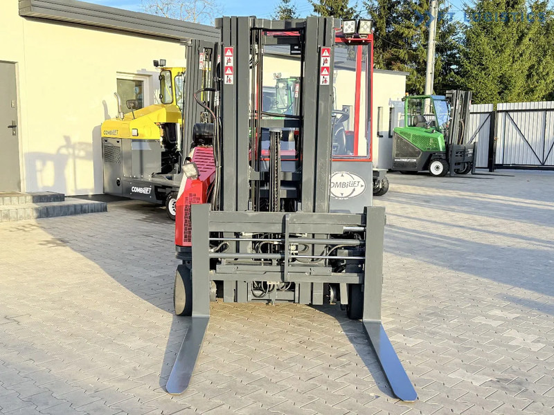 Combilift C3000CB / GAS / TRIPLEX 4900MM / FREE LIFT / SIDE SHIFT / FORK POSITIONER / EXCELLENT CONDITION / Wide range of four-way and sid - 4-κίνητα ανυψωτικό στενών δρόμων: φωτογραφία 5 Combilift C3000CB / GAS / TRIPLEX 4900MM / FREE LIFT / SIDE SHIFT / FORK POSITIONER / EXCELLENT CONDITION / Wide range of four-way and sid - 4-κίνητα ανυψωτικό στενών δρόμων: φωτογραφία 5