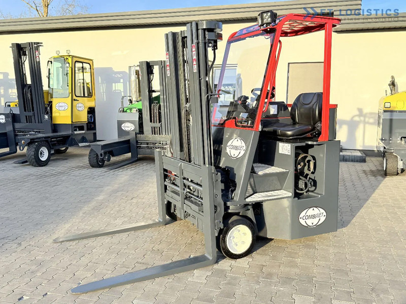Combilift C3000CB / GAS / TRIPLEX 4900MM / FREE LIFT / SIDE SHIFT / FORK POSITIONER / EXCELLENT CONDITION / Wide range of four-way and sid - 4-κίνητα ανυψωτικό στενών δρόμων: φωτογραφία 3 Combilift C3000CB / GAS / TRIPLEX 4900MM / FREE LIFT / SIDE SHIFT / FORK POSITIONER / EXCELLENT CONDITION / Wide range of four-way and sid - 4-κίνητα ανυψωτικό στενών δρόμων: φωτογραφία 3