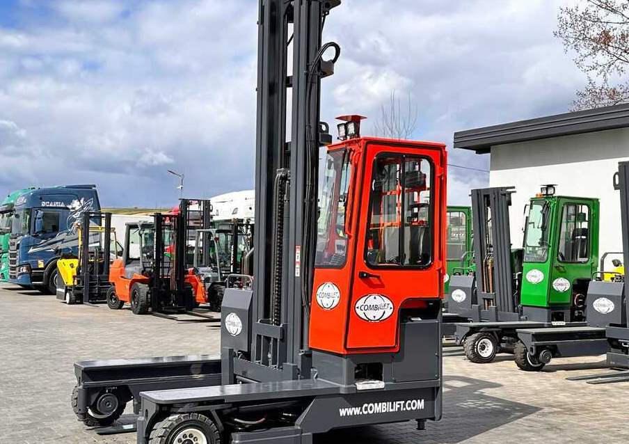 Combilift C4000 / DIESEL / TRIPLEX / 8400MM / FREE LIFT / SIDESHIFT / LIKE NEW - 4-κίνητα ανυψωτικό στενών δρόμων: φωτογραφία 1 Combilift C4000 / DIESEL / TRIPLEX / 8400MM / FREE LIFT / SIDESHIFT / LIKE NEW - 4-κίνητα ανυψωτικό στενών δρόμων: φωτογραφία 1