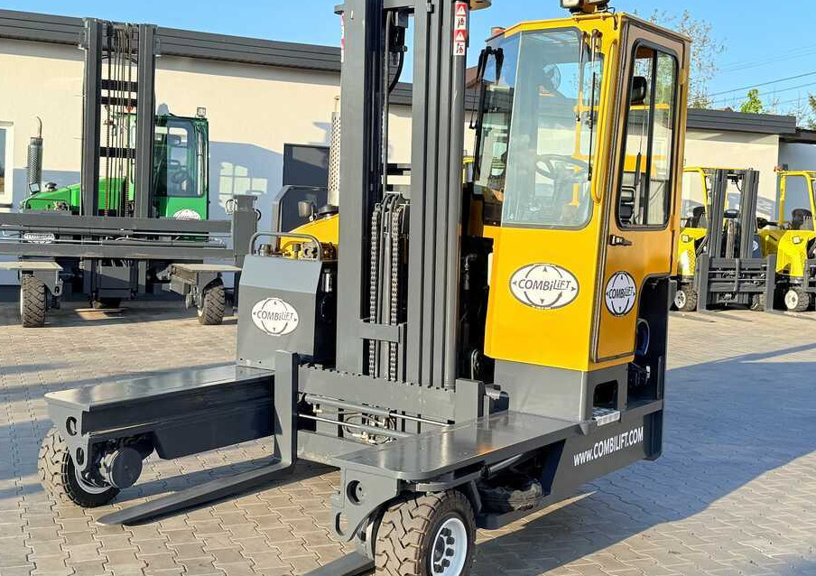 Combilift C4000 / GAS / TRIPLEX – 5600MM / FREE LIFT / FORK SIDESHIFT / LIKE NEW - 4-κίνητα ανυψωτικό στενών δρόμων: φωτογραφία 3 Combilift C4000 / GAS / TRIPLEX – 5600MM / FREE LIFT / FORK SIDESHIFT / LIKE NEW - 4-κίνητα ανυψωτικό στενών δρόμων: φωτογραφία 3
