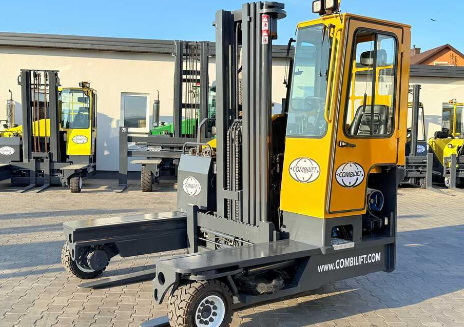 Combilift C4000 / GAS / TRIPLEX – 5600MM / FREE LIFT / FORK SIDESHIFT / LIKE NEW - 4-κίνητα ανυψωτικό στενών δρόμων: φωτογραφία 2 Combilift C4000 / GAS / TRIPLEX – 5600MM / FREE LIFT / FORK SIDESHIFT / LIKE NEW - 4-κίνητα ανυψωτικό στενών δρόμων: φωτογραφία 2