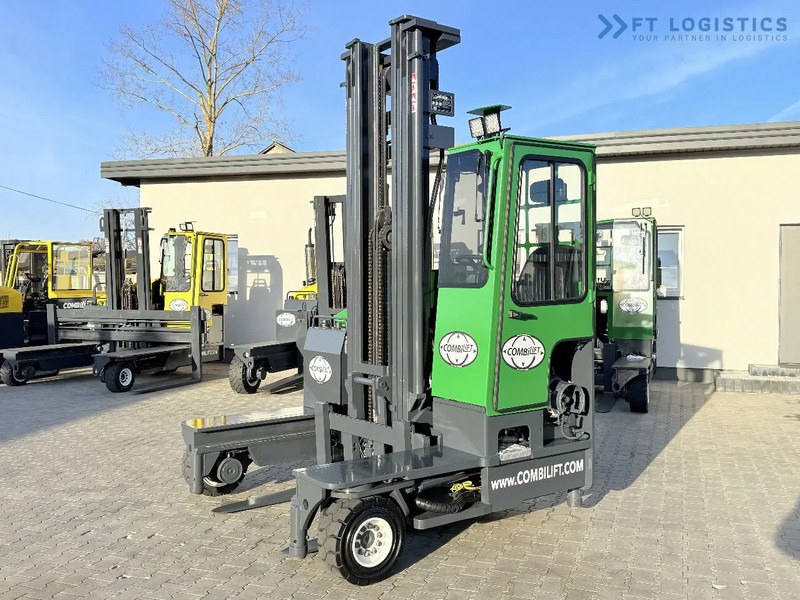 Combilift C4000 / GAS / TRIPLEX - 6900MM / FREE-LIFT / FULL CABIN C4000 / GAS / TRIPLEX - 6900MM / FREE-LIFT / FULL CABIN - 4-κίνητα ανυψωτικό στενών δρόμων: φωτογραφία 1 Combilift C4000 / GAS / TRIPLEX - 6900MM / FREE-LIFT / FULL CABIN C4000 / GAS / TRIPLEX - 6900MM / FREE-LIFT / FULL CABIN - 4-κίνητα ανυψωτικό στενών δρόμων: φωτογραφία 1