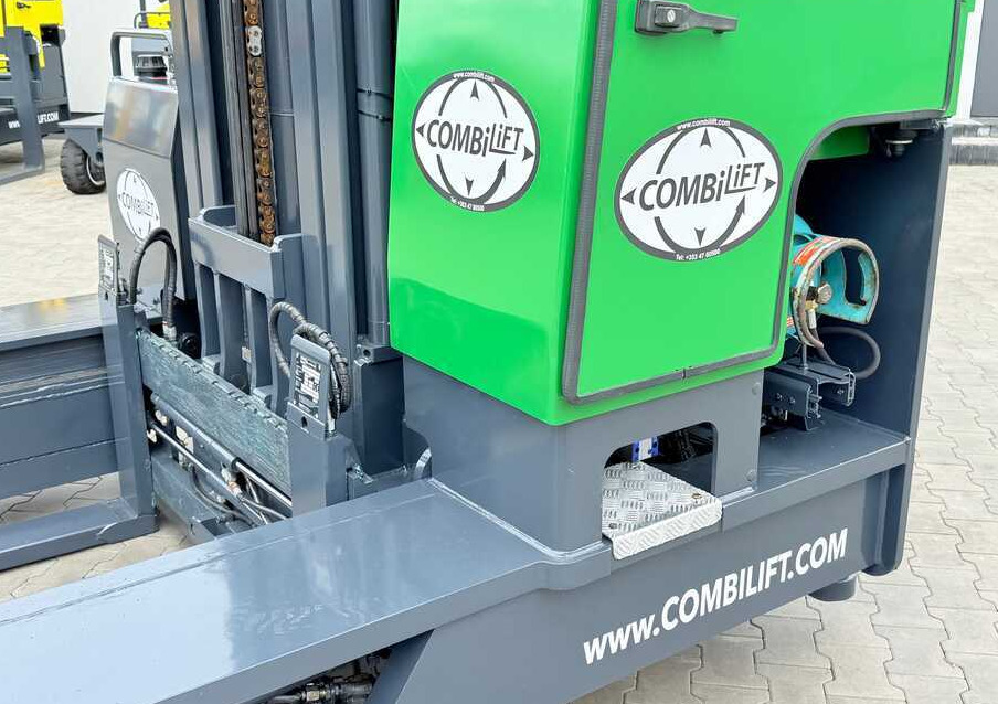 Combilift C4000 / GAS / TRIPLEX - 9300MM / FREE-LIFT / POSITIONER / LIKE NEW - 4-κίνητα ανυψωτικό στενών δρόμων: φωτογραφία 3 Combilift C4000 / GAS / TRIPLEX - 9300MM / FREE-LIFT / POSITIONER / LIKE NEW - 4-κίνητα ανυψωτικό στενών δρόμων: φωτογραφία 3