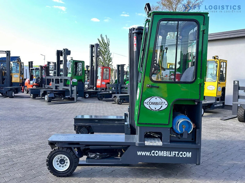 Combilift C4000 / TRIPLEX / 4900MM / LPG / FREE LIFT / FORK SHIFT / LIKE NEW C4000 / TRIPLEX / 4900MM / LPG / FREE LIFT / FORK SHIFT / LIK - 4-κίνητα ανυψωτικό στενών δρόμων: φωτογραφία 2 Combilift C4000 / TRIPLEX / 4900MM / LPG / FREE LIFT / FORK SHIFT / LIKE NEW C4000 / TRIPLEX / 4900MM / LPG / FREE LIFT / FORK SHIFT / LIK - 4-κίνητα ανυψωτικό στενών δρόμων: φωτογραφία 2