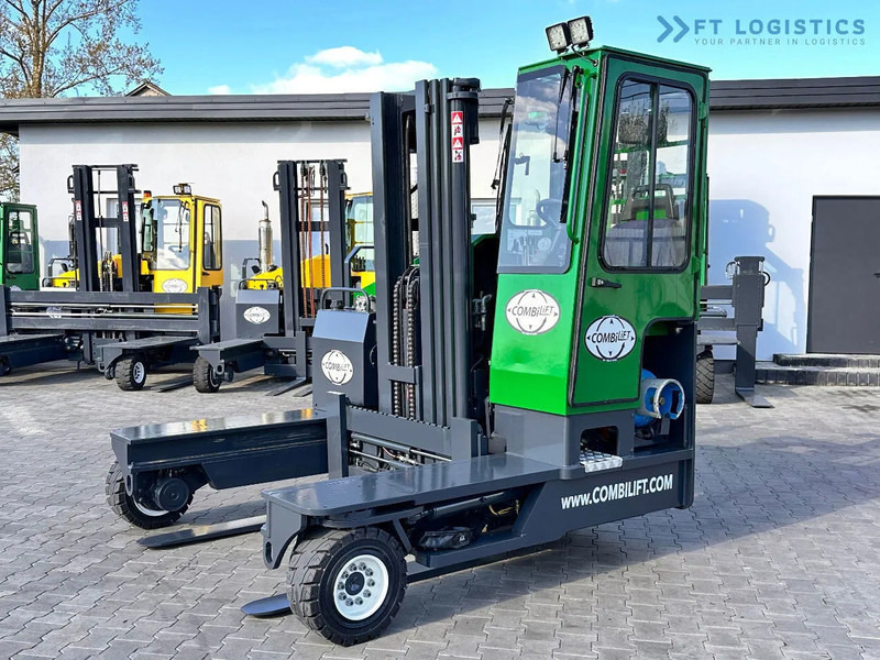Combilift C4000 / TRIPLEX / 4900MM / LPG / FREE LIFT / FORK SHIFT / LIKE NEW C4000 / TRIPLEX / 4900MM / LPG / FREE LIFT / FORK SHIFT / LIK - 4-κίνητα ανυψωτικό στενών δρόμων: φωτογραφία 1 Combilift C4000 / TRIPLEX / 4900MM / LPG / FREE LIFT / FORK SHIFT / LIKE NEW C4000 / TRIPLEX / 4900MM / LPG / FREE LIFT / FORK SHIFT / LIK - 4-κίνητα ανυψωτικό στενών δρόμων: φωτογραφία 1
