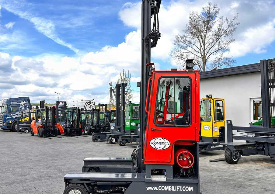 Combilift C4000 / TRIPLEX / 9300MM / FREE LIFT / FORK POSITIONER / GAS / CABIN / LIKE NEW - 4-κίνητα ανυψωτικό στενών δρόμων: φωτογραφία 3 Combilift C4000 / TRIPLEX / 9300MM / FREE LIFT / FORK POSITIONER / GAS / CABIN / LIKE NEW - 4-κίνητα ανυψωτικό στενών δρόμων: φωτογραφία 3
