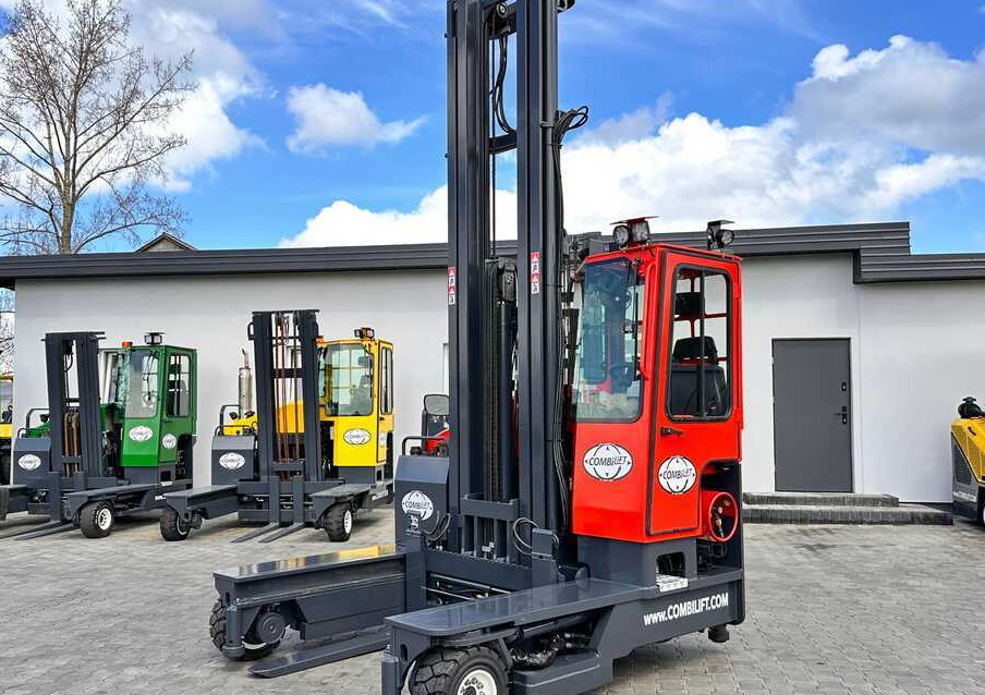 Combilift C4000 / TRIPLEX / 9300MM / FREE LIFT / FORK POSITIONER / GAS / CABIN / LIKE NEW - 4-κίνητα ανυψωτικό στενών δρόμων: φωτογραφία 1 Combilift C4000 / TRIPLEX / 9300MM / FREE LIFT / FORK POSITIONER / GAS / CABIN / LIKE NEW - 4-κίνητα ανυψωτικό στενών δρόμων: φωτογραφία 1