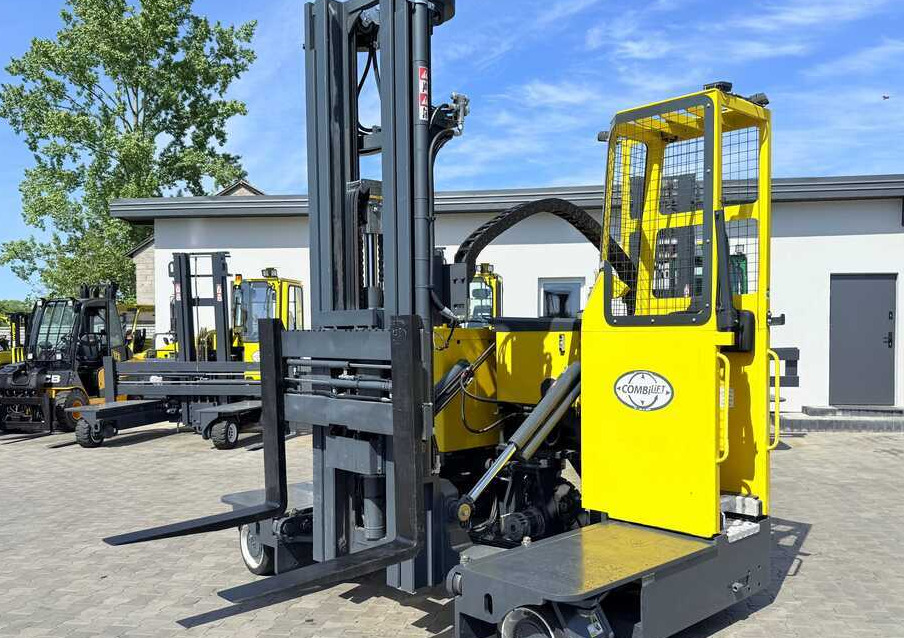 Combilift C4000STE / TRIPLEX / 6850MM / FREE LIFT / ONLY 1,348 HOURS / FORK SIDESHIFT / EXCELLENT CONDITION - 4-κίνητα ανυψωτικό στενών δρόμων: φωτογραφία 1 Combilift C4000STE / TRIPLEX / 6850MM / FREE LIFT / ONLY 1,348 HOURS / FORK SIDESHIFT / EXCELLENT CONDITION - 4-κίνητα ανυψωτικό στενών δρόμων: φωτογραφία 1