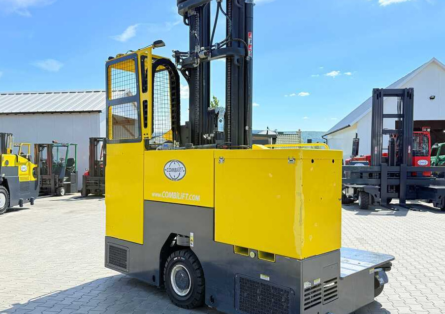 Combilift C4000STE / TRIPLEX / 6850MM / FREE LIFT / ONLY 1,348 HOURS / FORK SIDESHIFT / EXCELLENT CONDITION - 4-κίνητα ανυψωτικό στενών δρόμων: φωτογραφία 5 Combilift C4000STE / TRIPLEX / 6850MM / FREE LIFT / ONLY 1,348 HOURS / FORK SIDESHIFT / EXCELLENT CONDITION - 4-κίνητα ανυψωτικό στενών δρόμων: φωτογραφία 5