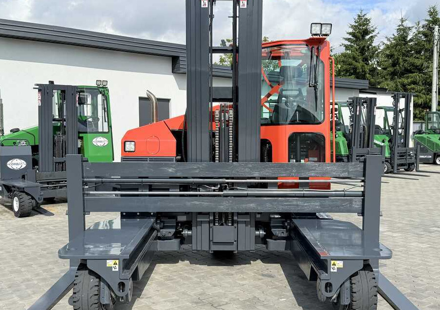 Combilift C4500 / DIESEL / TRIPLEX - 6420MM / FREE-LIFT / WIDE FORK POSITIONER - 4-κίνητα ανυψωτικό στενών δρόμων: φωτογραφία 5 Combilift C4500 / DIESEL / TRIPLEX - 6420MM / FREE-LIFT / WIDE FORK POSITIONER - 4-κίνητα ανυψωτικό στενών δρόμων: φωτογραφία 5