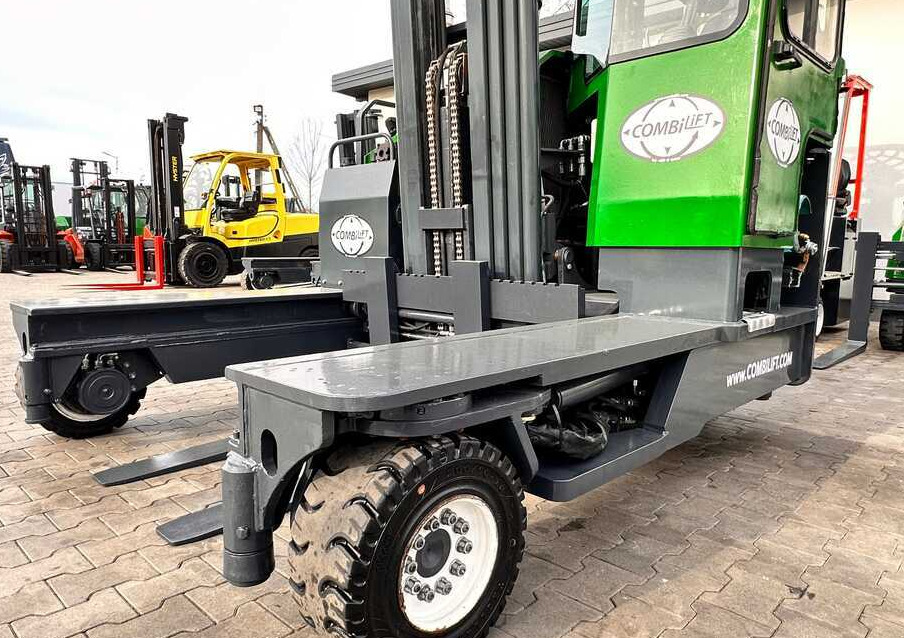 Combilift C4500 / LPG / UDT / TRIPLEX / 5500MM / FREE LIFT / FORK POSITIONER / LIKE NEW - 4-κίνητα ανυψωτικό στενών δρόμων: φωτογραφία 4 Combilift C4500 / LPG / UDT / TRIPLEX / 5500MM / FREE LIFT / FORK POSITIONER / LIKE NEW - 4-κίνητα ανυψωτικό στενών δρόμων: φωτογραφία 4