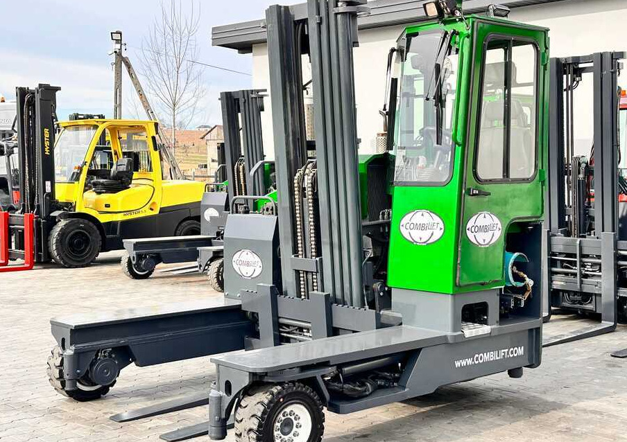 Combilift C4500 / LPG / UDT / TRIPLEX / 5500MM / FREE LIFT / FORK POSITIONER / LIKE NEW - 4-κίνητα ανυψωτικό στενών δρόμων: φωτογραφία 1 Combilift C4500 / LPG / UDT / TRIPLEX / 5500MM / FREE LIFT / FORK POSITIONER / LIKE NEW - 4-κίνητα ανυψωτικό στενών δρόμων: φωτογραφία 1