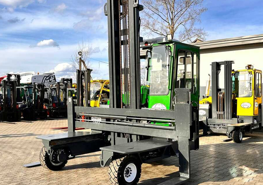 Combilift C5000XL / LPG / AIR CONDITIONING / WIDE POSITIONER / DUPLEX MAST / ADJUSTABLE FORKS / NEW TIRES / EXCELLENT CONDITION! - 4-κίνητα ανυψωτικό στενών δρόμων: φωτογραφία 2 Combilift C5000XL / LPG / AIR CONDITIONING / WIDE POSITIONER / DUPLEX MAST / ADJUSTABLE FORKS / NEW TIRES / EXCELLENT CONDITION! - 4-κίνητα ανυψωτικό στενών δρόμων: φωτογραφία 2
