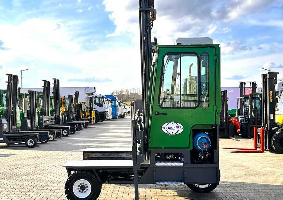 Combilift C5000XL / LPG / AIR CONDITIONING / WIDE POSITIONER / DUPLEX MAST / ADJUSTABLE FORKS / NEW TIRES / EXCELLENT CONDITION! - 4-κίνητα ανυψωτικό στενών δρόμων: φωτογραφία 3 Combilift C5000XL / LPG / AIR CONDITIONING / WIDE POSITIONER / DUPLEX MAST / ADJUSTABLE FORKS / NEW TIRES / EXCELLENT CONDITION! - 4-κίνητα ανυψωτικό στενών δρόμων: φωτογραφία 3