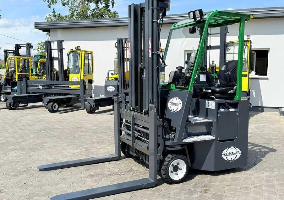 Combilift CB2500 / DIESEL / EXTENDABLE FORKS / TRIPLEX / 5500MM / FREE LIFT / SIDE SHIFT / FORK POSITIONER / LIKE NEW - 4-κίνητα ανυψωτικό στενών δρόμων: φωτογραφία 2 Combilift CB2500 / DIESEL / EXTENDABLE FORKS / TRIPLEX / 5500MM / FREE LIFT / SIDE SHIFT / FORK POSITIONER / LIKE NEW - 4-κίνητα ανυψωτικό στενών δρόμων: φωτογραφία 2
