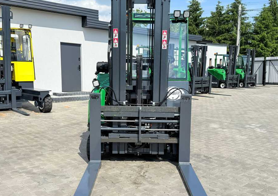Combilift CB2500 / DIESEL / EXTENDABLE FORKS / TRIPLEX / 5500MM / FREE LIFT / SIDE SHIFT / FORK POSITIONER / LIKE NEW - 4-κίνητα ανυψωτικό στενών δρόμων: φωτογραφία 3 Combilift CB2500 / DIESEL / EXTENDABLE FORKS / TRIPLEX / 5500MM / FREE LIFT / SIDE SHIFT / FORK POSITIONER / LIKE NEW - 4-κίνητα ανυψωτικό στενών δρόμων: φωτογραφία 3