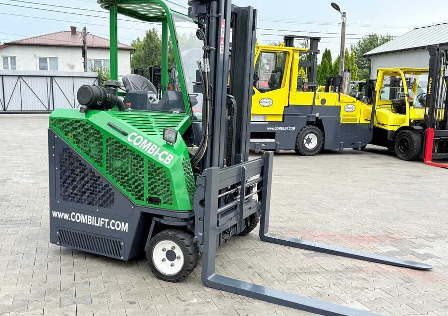 Combilift CB3000 / DIESEL / TRIPLEX 4900MM / FREE LIFT / SIDESHIFT / FORK POSITIONER / 1500MM FORKS / LIKE NEW - 4-κίνητα ανυψωτικό στενών δρόμων: φωτογραφία 5 Combilift CB3000 / DIESEL / TRIPLEX 4900MM / FREE LIFT / SIDESHIFT / FORK POSITIONER / 1500MM FORKS / LIKE NEW - 4-κίνητα ανυψωτικό στενών δρόμων: φωτογραφία 5
