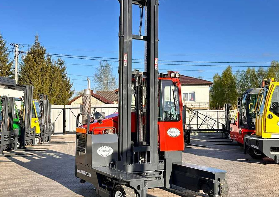 Combilift COMBILIFT C4000 – TRIPLEX 9300 mm – Year 2017 – GAS – FREE LIFT – FORK SIDE SHIFT – CONDITION 5/5 - 4-κίνητα ανυψωτικό στενών δρόμων: φωτογραφία 5 Combilift COMBILIFT C4000 – TRIPLEX 9300 mm – Year 2017 – GAS – FREE LIFT – FORK SIDE SHIFT – CONDITION 5/5 - 4-κίνητα ανυψωτικό στενών δρόμων: φωτογραφία 5