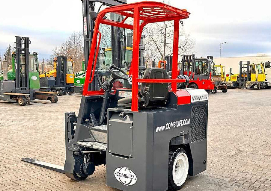 Combilift Combilift C3000CB - Duplex 4000mm - Year 2016 / ONLY 2,161 MTH / PERFECT CONDITION / LIKE NEW! - 4-κίνητα ανυψωτικό στενών δρόμων: φωτογραφία 3 Combilift Combilift C3000CB - Duplex 4000mm - Year 2016 / ONLY 2,161 MTH / PERFECT CONDITION / LIKE NEW! - 4-κίνητα ανυψωτικό στενών δρόμων: φωτογραφία 3