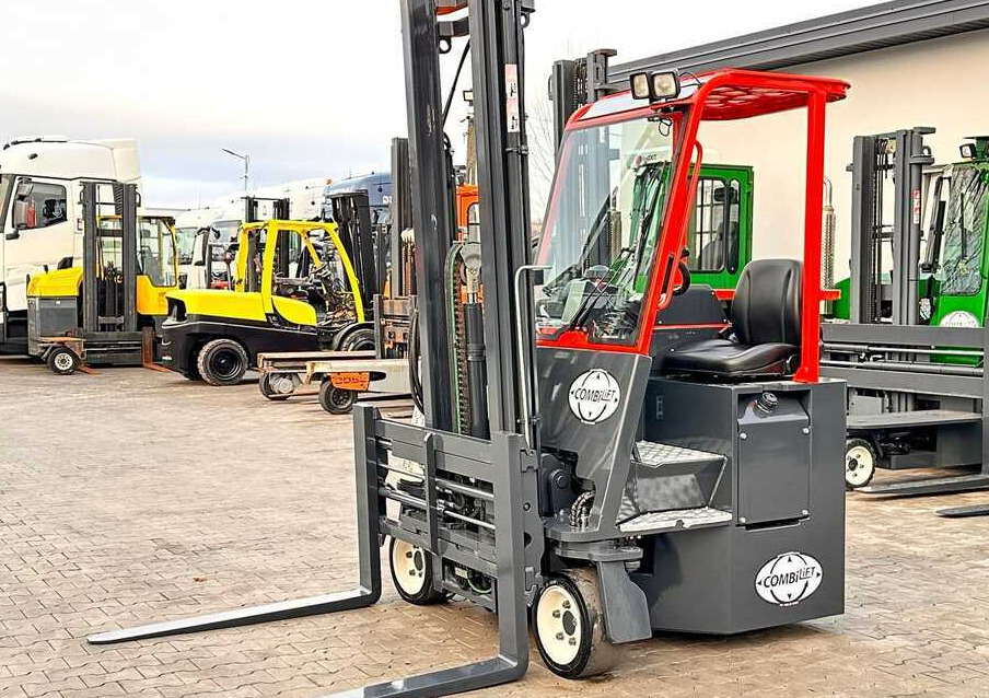 Combilift Combilift C3000CB - Duplex 4000mm - Year 2016 / ONLY 2,161 MTH / PERFECT CONDITION / LIKE NEW! - 4-κίνητα ανυψωτικό στενών δρόμων: φωτογραφία 1 Combilift Combilift C3000CB - Duplex 4000mm - Year 2016 / ONLY 2,161 MTH / PERFECT CONDITION / LIKE NEW! - 4-κίνητα ανυψωτικό στενών δρόμων: φωτογραφία 1