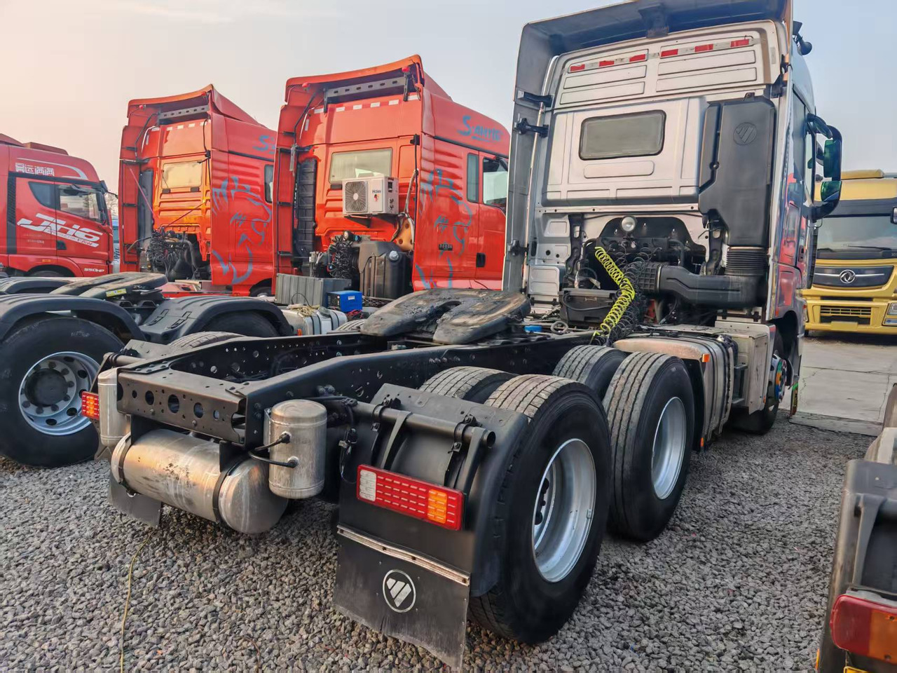 AUMAN 560HP - Επικαθήμενο ανατρεπόμενο: φωτογραφία 4 AUMAN 560HP - Επικαθήμενο ανατρεπόμενο: φωτογραφία 4