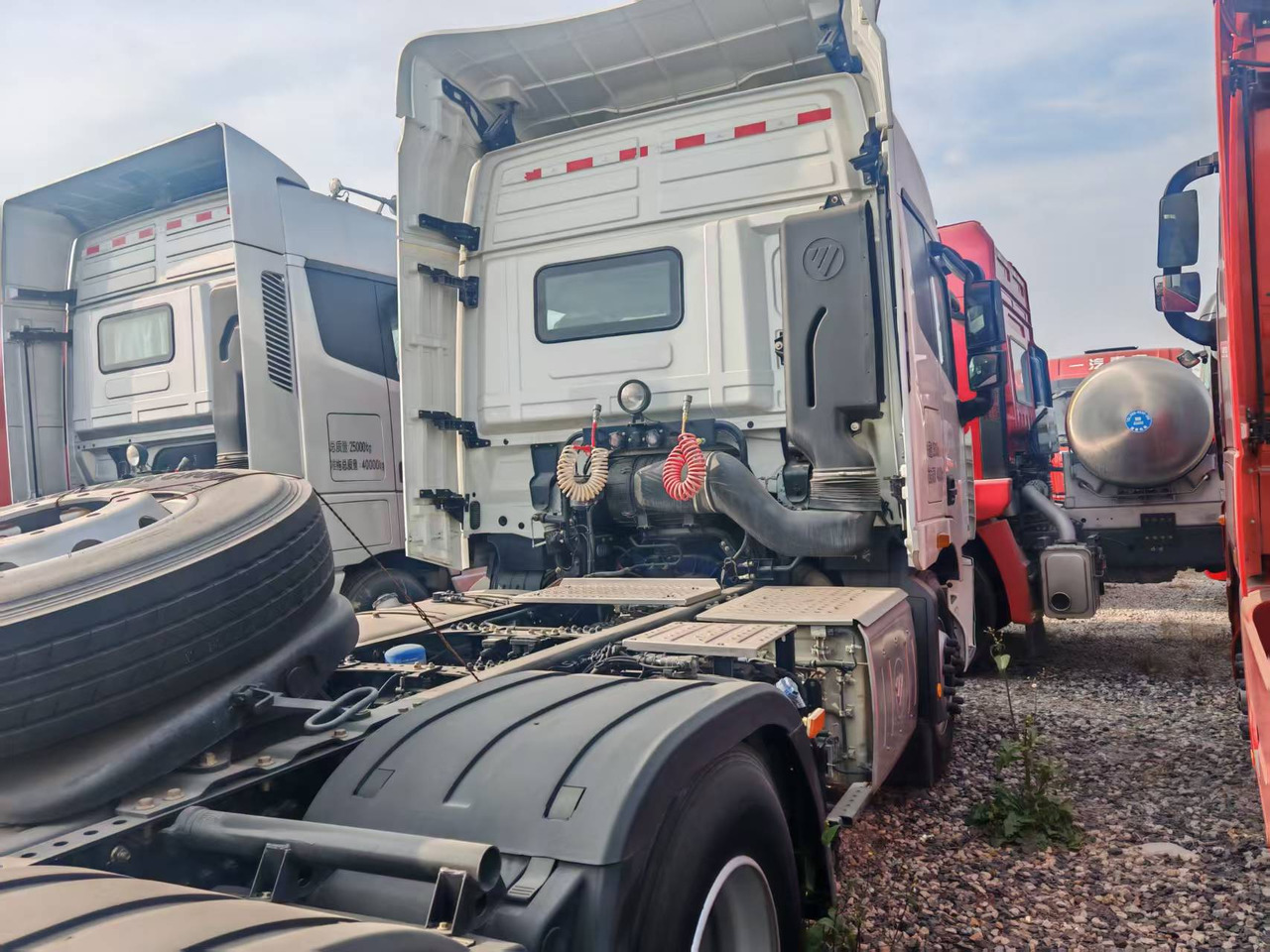 Auman 6×4 - Επικαθήμενο ανατρεπόμενο: φωτογραφία 4 Auman 6×4 - Επικαθήμενο ανατρεπόμενο: φωτογραφία 4