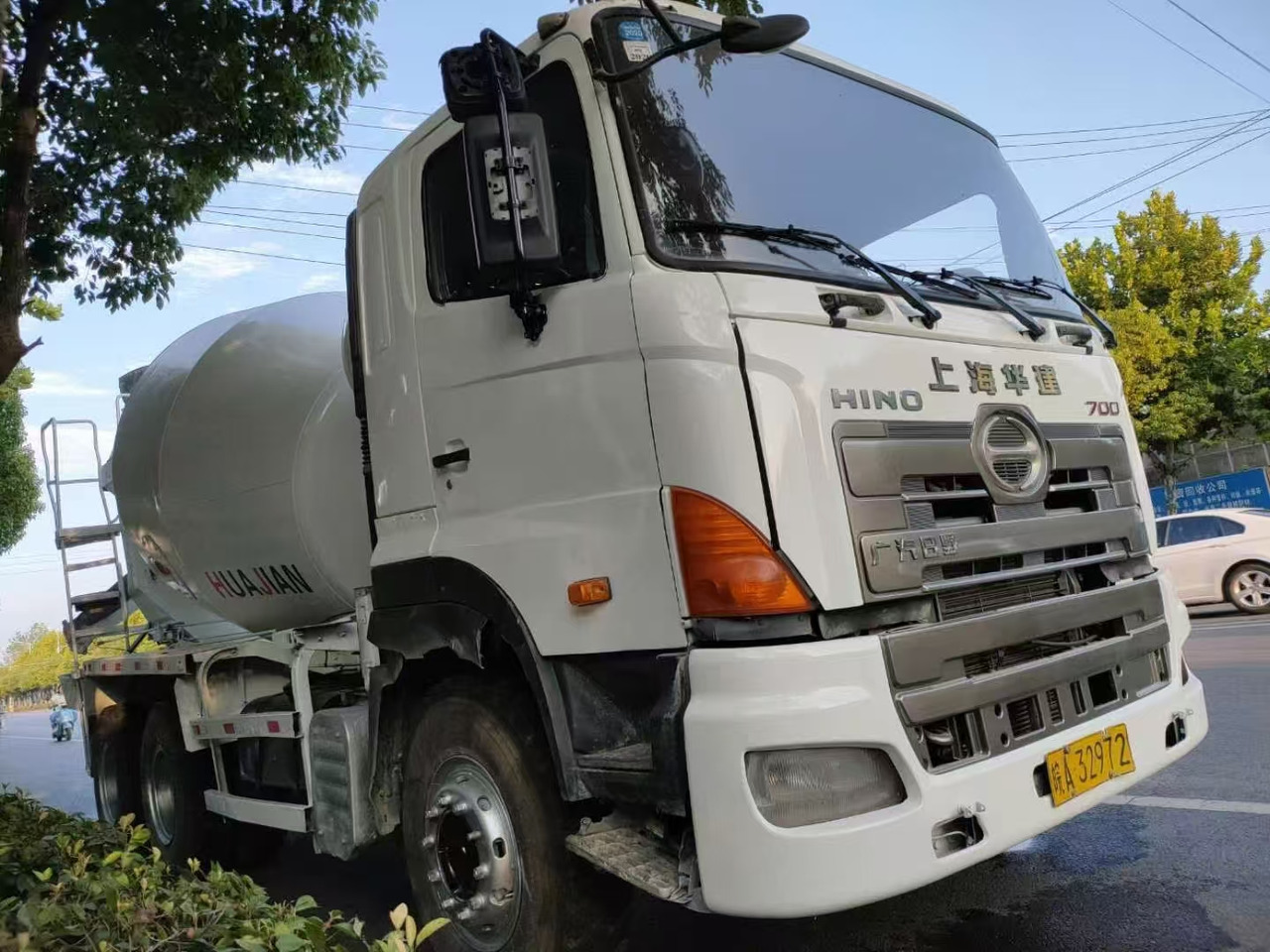 HINO 700 - Φορτηγό βυτιοφόρο: φωτογραφία 3 HINO 700 - Φορτηγό βυτιοφόρο: φωτογραφία 3
