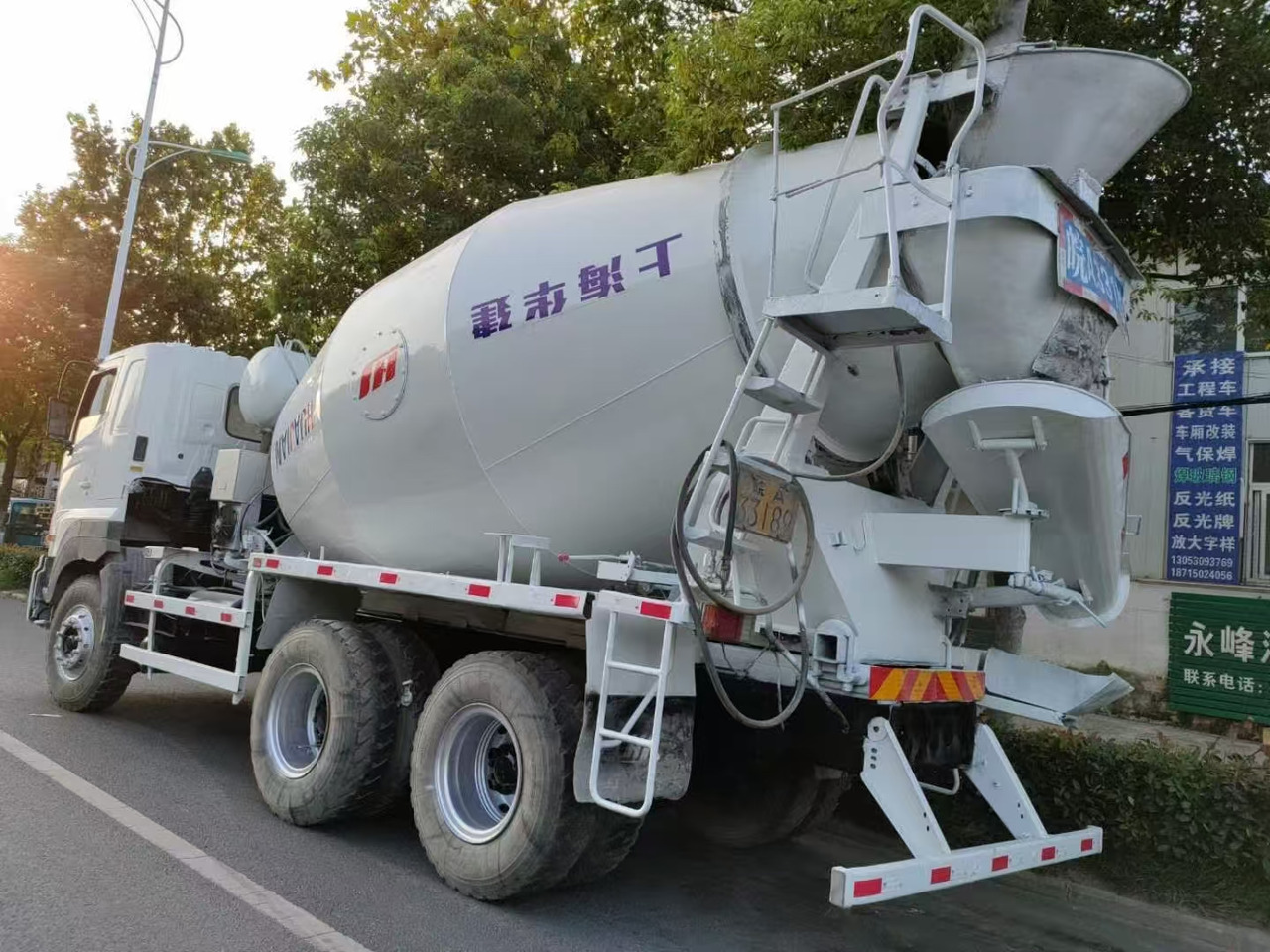 HINO 700 - Φορτηγό βυτιοφόρο: φωτογραφία 5 HINO 700 - Φορτηγό βυτιοφόρο: φωτογραφία 5