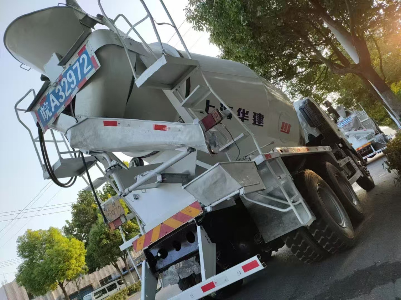 HINO 700 - Φορτηγό βυτιοφόρο: φωτογραφία 4 HINO 700 - Φορτηγό βυτιοφόρο: φωτογραφία 4