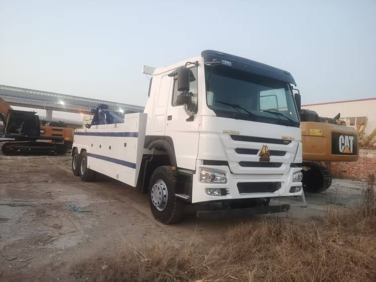 HOWO tow truck - Φορτηγό με γερανό: φωτογραφία 1 HOWO tow truck - Φορτηγό με γερανό: φωτογραφία 1