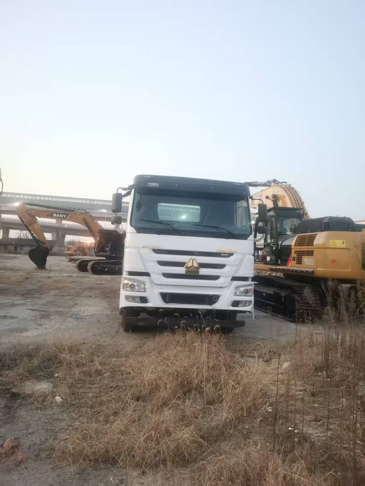 HOWO tow truck - Φορτηγό με γερανό: φωτογραφία 4 HOWO tow truck - Φορτηγό με γερανό: φωτογραφία 4