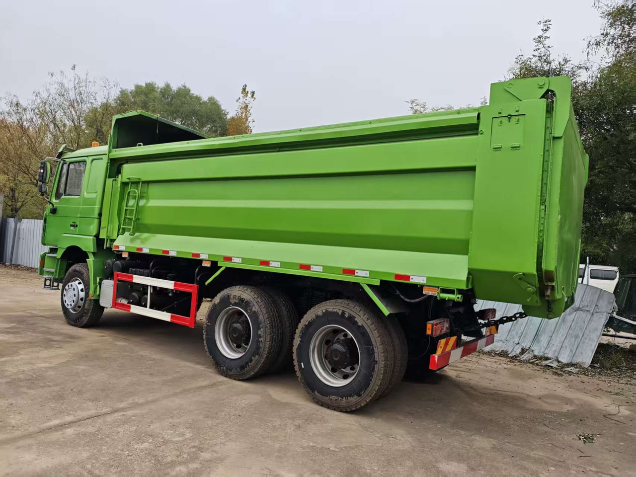 SHACMAN F3000 - Φορτηγό βυτιοφόρο: φωτογραφία 4 SHACMAN F3000 - Φορτηγό βυτιοφόρο: φωτογραφία 4