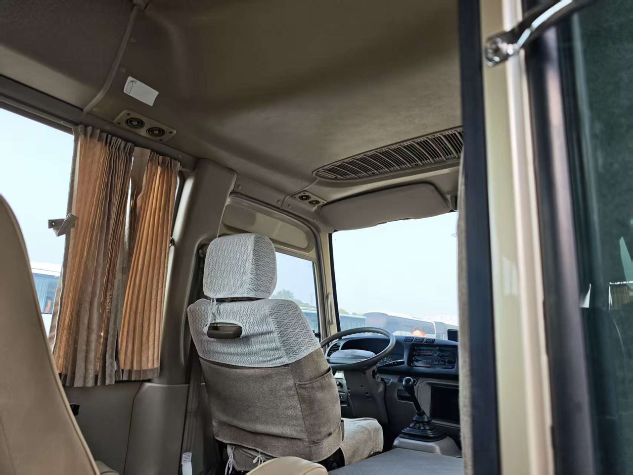 TOYOTA COASTER 23 seats - Πούλμαν: φωτογραφία 3 TOYOTA COASTER 23 seats - Πούλμαν: φωτογραφία 3