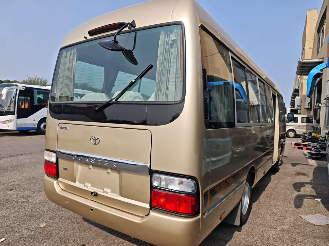 TOYOTA COASTER 23 seats - Πούλμαν: φωτογραφία 3 TOYOTA COASTER 23 seats - Πούλμαν: φωτογραφία 3