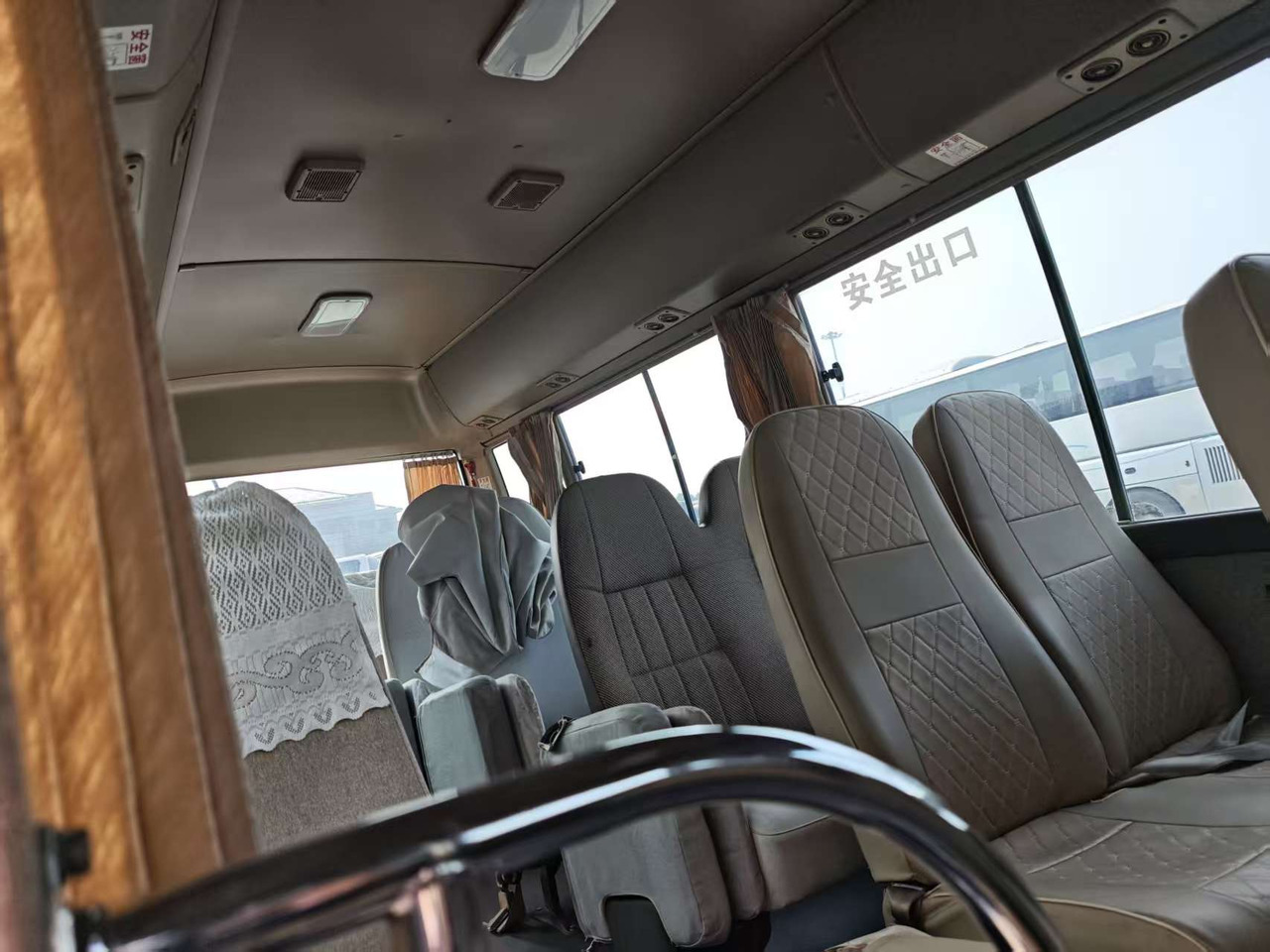 TOYOTA COASTER 23 seats - Πούλμαν: φωτογραφία 5 TOYOTA COASTER 23 seats - Πούλμαν: φωτογραφία 5