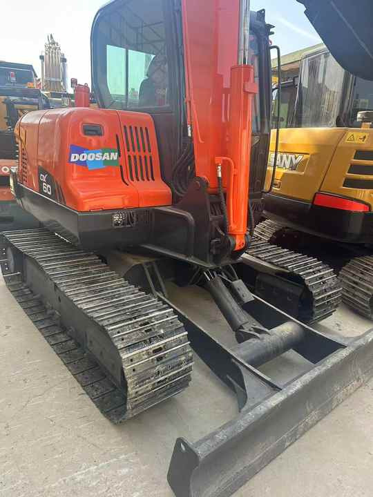 Used Digger DOOSAN DX60 Construction Machinery Construction Digger Used DOOSAN DX60 Cheap Excavator - Ερπυστριοφόρος εκσκαφέας: φωτογραφία 5 Used Digger DOOSAN DX60 Construction Machinery Construction Digger Used DOOSAN DX60 Cheap Excavator - Ερπυστριοφόρος εκσκαφέας: φωτογραφία 5